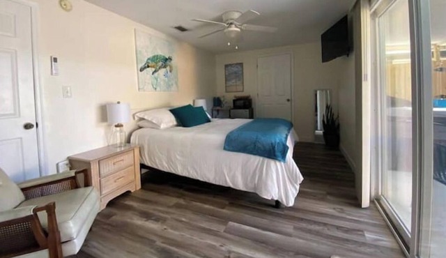 Quiet Bay Getaway- Hot Tub-Bikes-Dog friendly