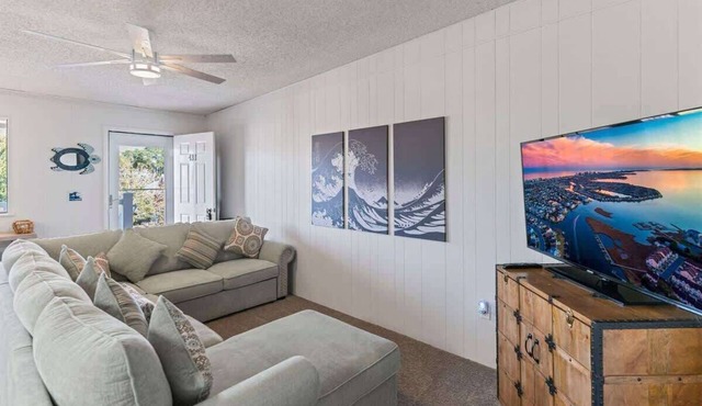 Quiet Bayside Condo, Walk to Beach