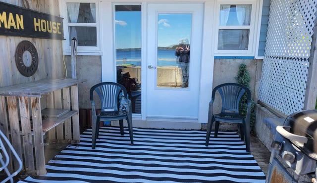 Quiet beachfront apartment on the majestic Grand Bay. 15 mins to Saint John. NB.