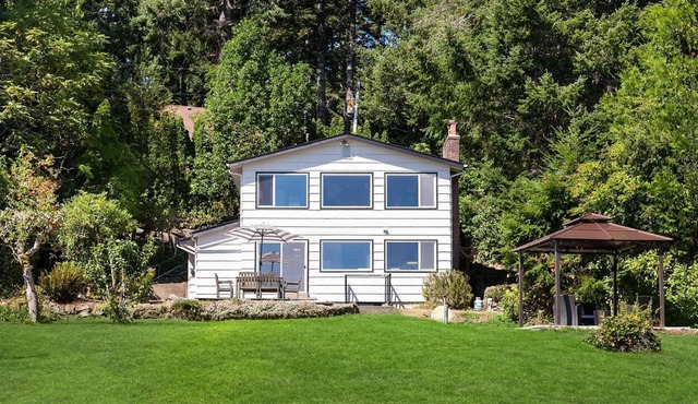 Quiet Beachfront Hood Canal Getaway House!