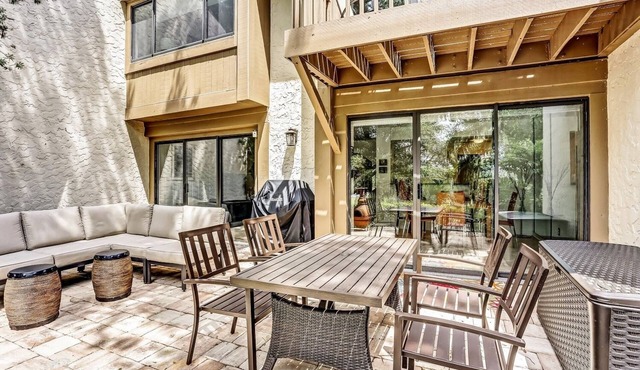 Quiet, Beautifully Updated Amelia Island Townhouse - Only 5 Minute Walk to Beach!