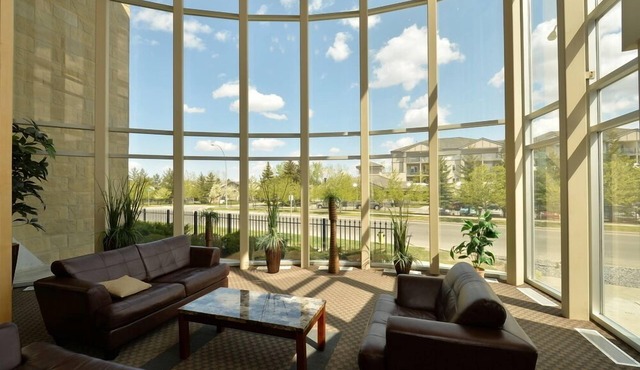 Quiet, Beautifully Furnished 2 Bedroom Suite In South Central Calgary