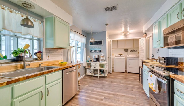 Quiet Beverly Hills Vacation Rental w/Pool & Spa!