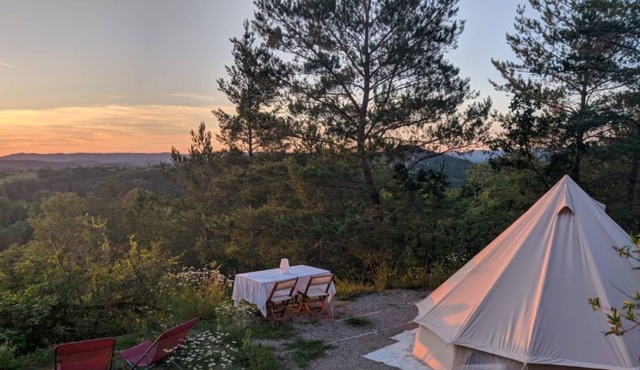 Quiet bohemian chic teepee in the Dordogne valley