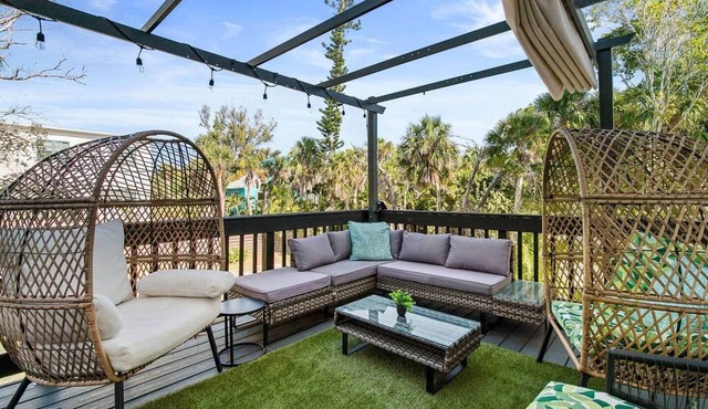 Quiet Bohemian Home on Siesta Key