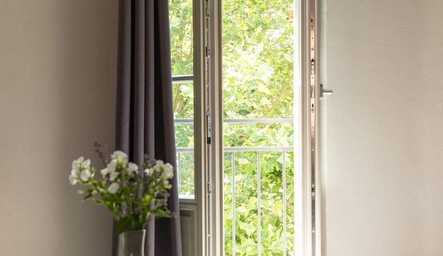 Quiet Boutique Apartment with Courtyard Balcony in Großostheim