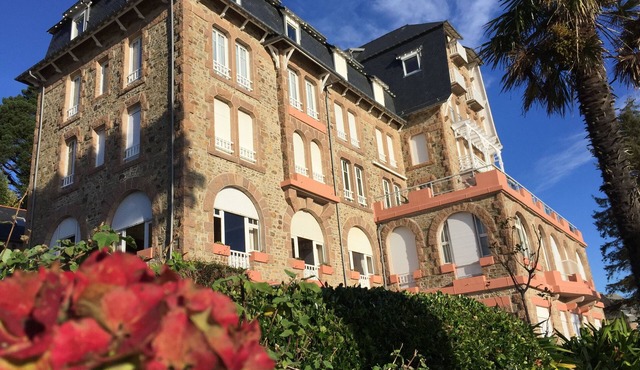 Quiet, bright, renovated apartment, panoramic sea view, on TRESTRAOU beach