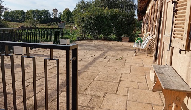 Quiet country house 250 M2 terrace 55 M2 land 5.000 M2 with trees
