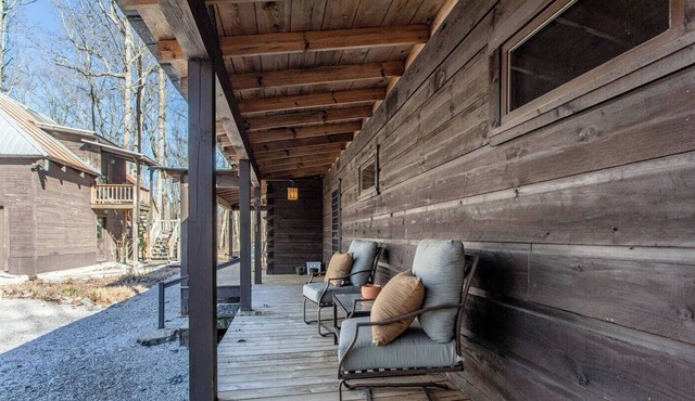 Quiet Cabin Close to Campus
