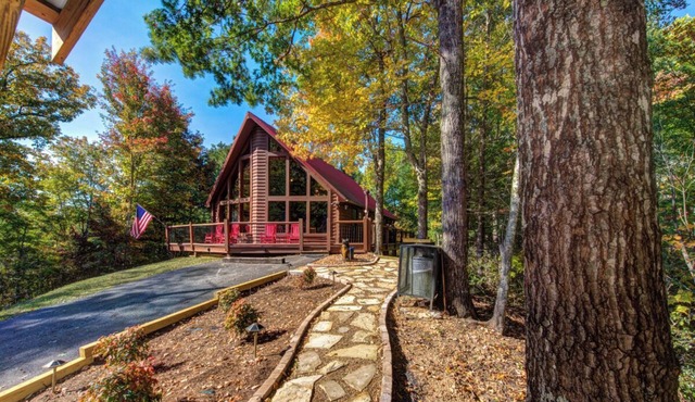 … Quiet Cabin Getaway … Close to Town … Hot Tub …