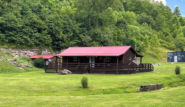 Quiet cabin in the hills close to the trails and other outdoor activities.