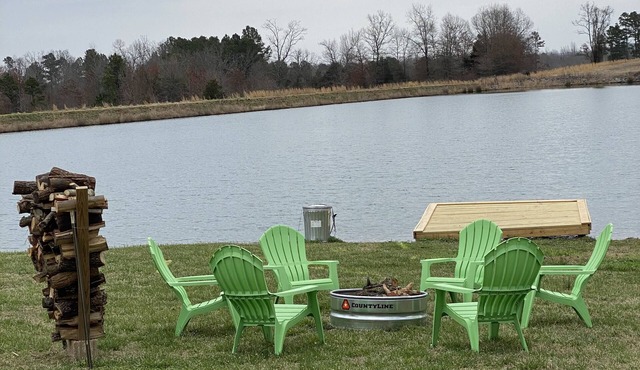 Quiet cabin in the woods with hiking trails, fishing ponds, paddle boats, canoes