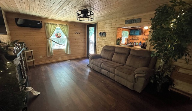 Quiet Cabin in the woods!