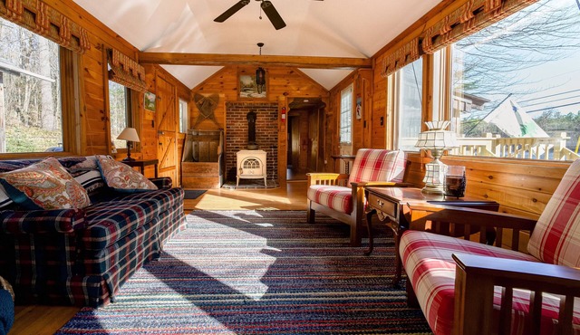 Quiet cabin near Mt Abram and Sunday River