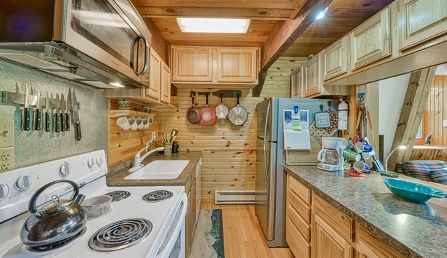 Quiet cabin near the lake with large deck, private hot tub, firepit, & game room
