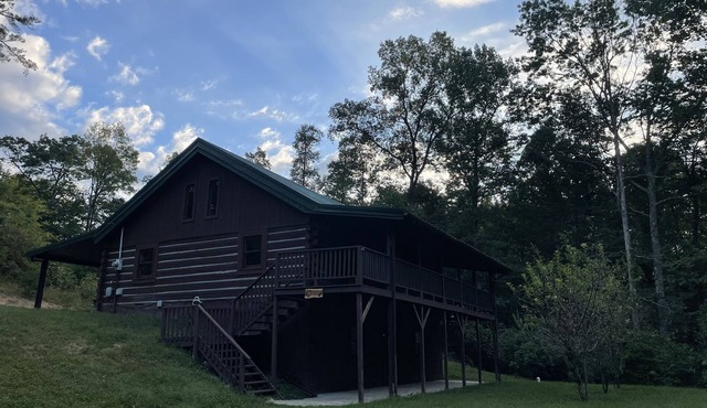 Quiet Cabin Nestled in Red River Gorge. Close to world class hiking and climbing
