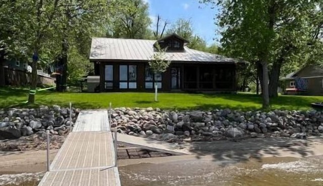 Quiet cabin on Lake Minnewaska - perfect for a family escape.