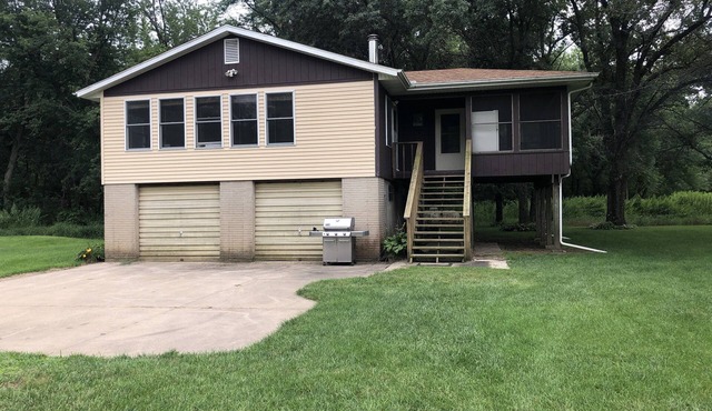 Quiet Cabin on the Wapsipinicon with great views and fishing