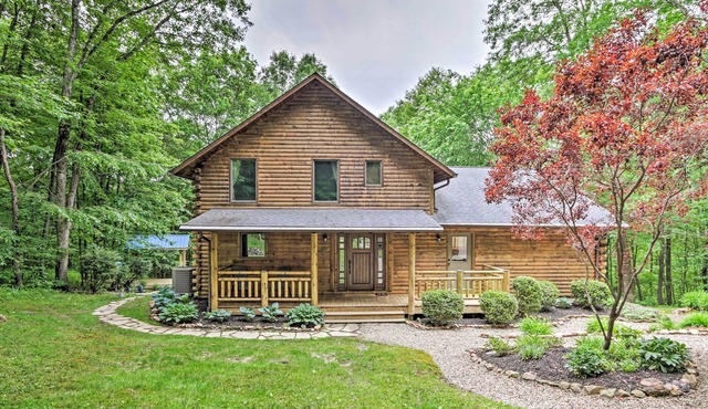 Quiet Cabin w/ Hot Tub ~ 15 Mi to State Parks!