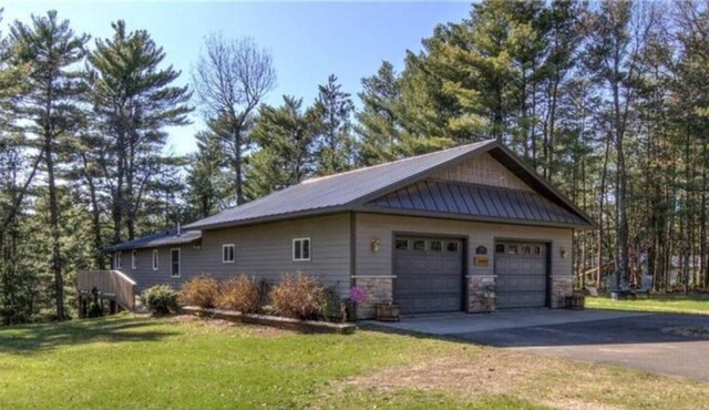 Quiet cabin with numerous recreational activities