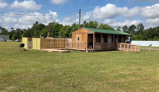 Quiet Cabin with Owa theme park, shopping, dining and the beach minutes away.