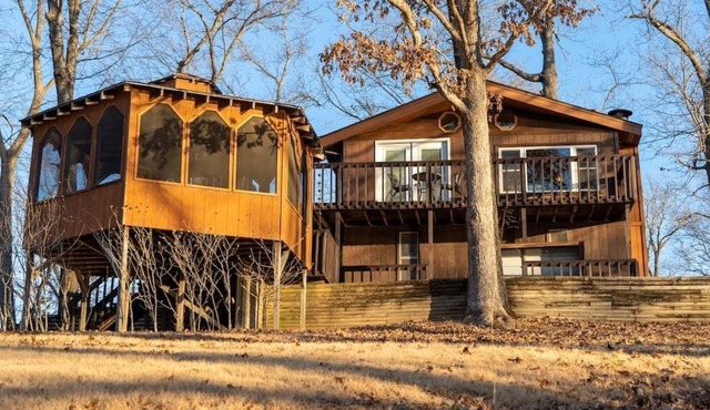 Quiet Cabin with Relaxing views in Climax Springs