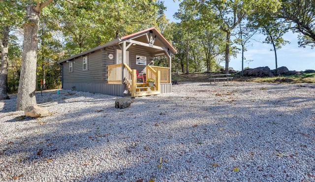 Quiet Caledonia Cabin: 18 Mi to Council Bluff Lake
