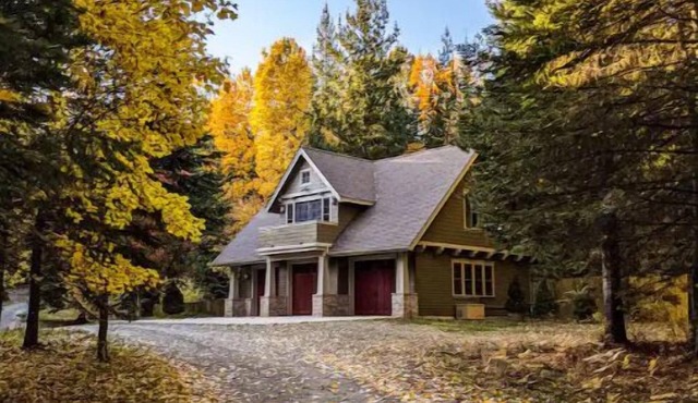 Quiet carriage house in the woods, full kitchen, garage