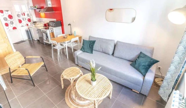 ✨ Quiet & central duplex apartment – ​Wifi, near Rhône & Parc Blandan