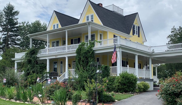 Quiet Central, Historic Farmhouse, Bed & Breakfast Suite - Suite 1 (NEW!)