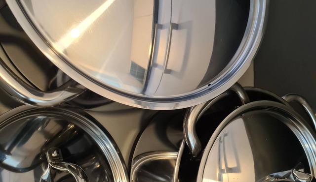 Quiet, central living with panoramic views - 20 minutes by train to Zurich main station