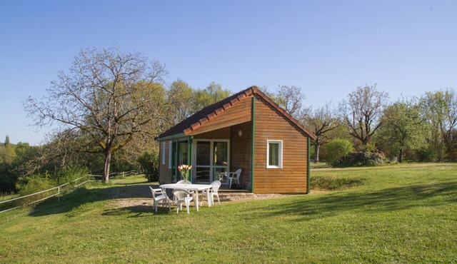 Quiet chalets in the heart of the Corrèze countryside in Collonges la rouge