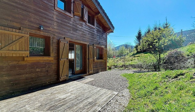 Quiet chalet on the edge of the forest at the gateway to the valleys