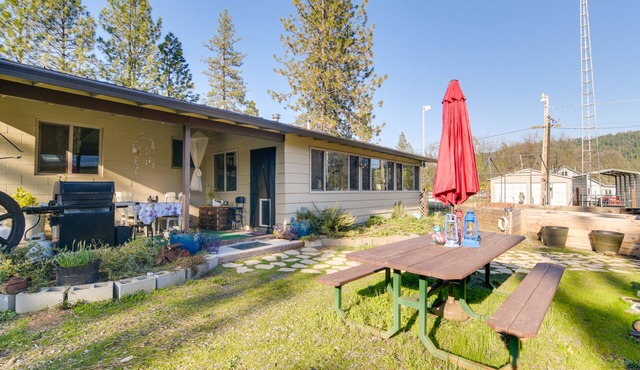 Quiet Challenge-Brownsville Home Near Collins Lake