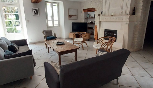 Quiet Charente house with private pool