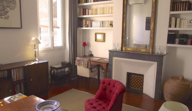 Quiet charming apartment, ideally situated.