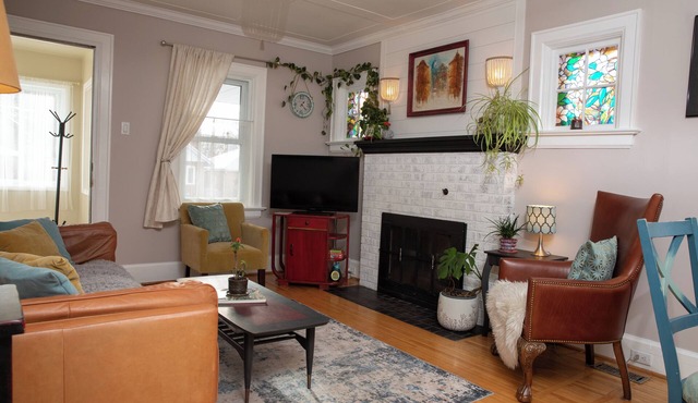 Quiet & Charming Home - Perfect for Extended Stays