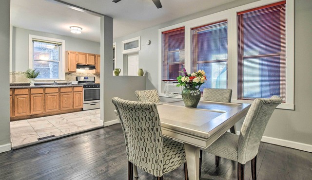 Quiet Chicago Townhome: Walk to Subway Stations