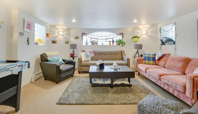 Quiet Chicago Vacation Rental: 11 Mi to Downtown!