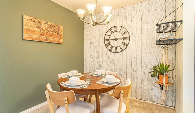 Quiet, City Center Condo - 1 Mile from Hospital
