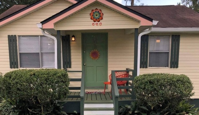 Quiet-Clean-Cottage-Dogs Kitchen