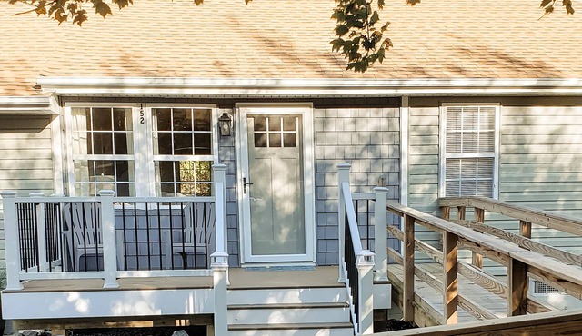 Quiet Clean Cozy Whole Home Sleeps 8 ~ Walk to Water ~ Fast Wi-fi ~ Hike Nearby!