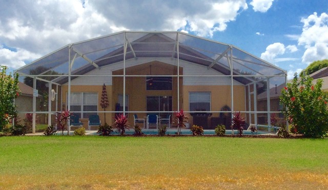 Quiet, Clean, Disney-3.5 miles, Well kept home! Free Pool/spa Heat!