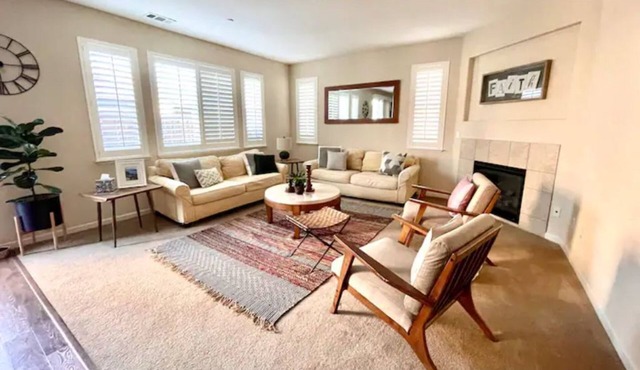 Quiet, clean one bedroom in spacious home.