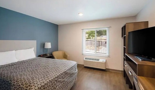 Quiet & Clean Two Room w/Kitchen – Few Mi to Texas Memorial Stadium in Austin
