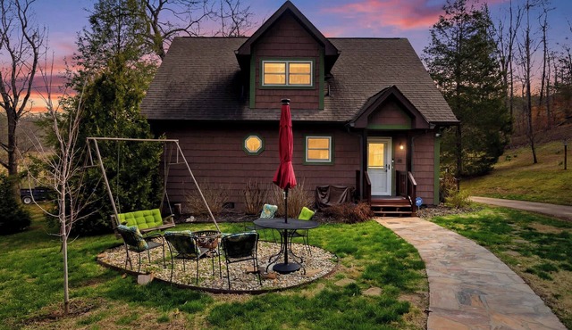 Quiet Clear Creek Cabin, Peaceful Mtn Views, Firepit