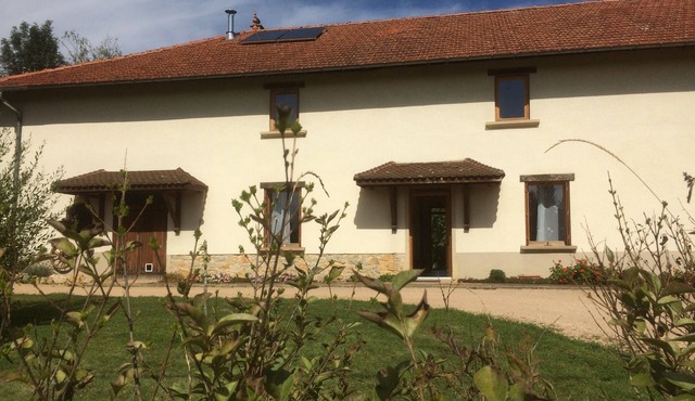 Quiet cottage, in a renovated farmhouse with swimming pool, 15 min Bourg-en-Bresse