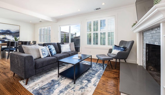 Quiet Coastal Get Away Home - just blocks from Ocean, Beach and Restaurants