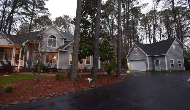 Quiet coastal retreat, minutes from Ocean City, MD, full kitchen.