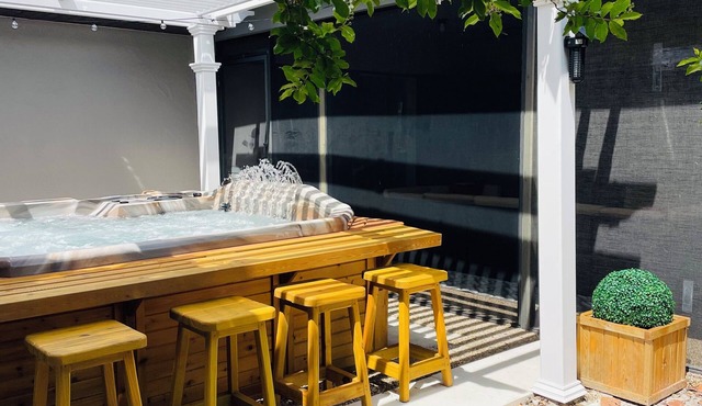 Quiet Coastal Retreat . Hot Tub . Relax & Unwind